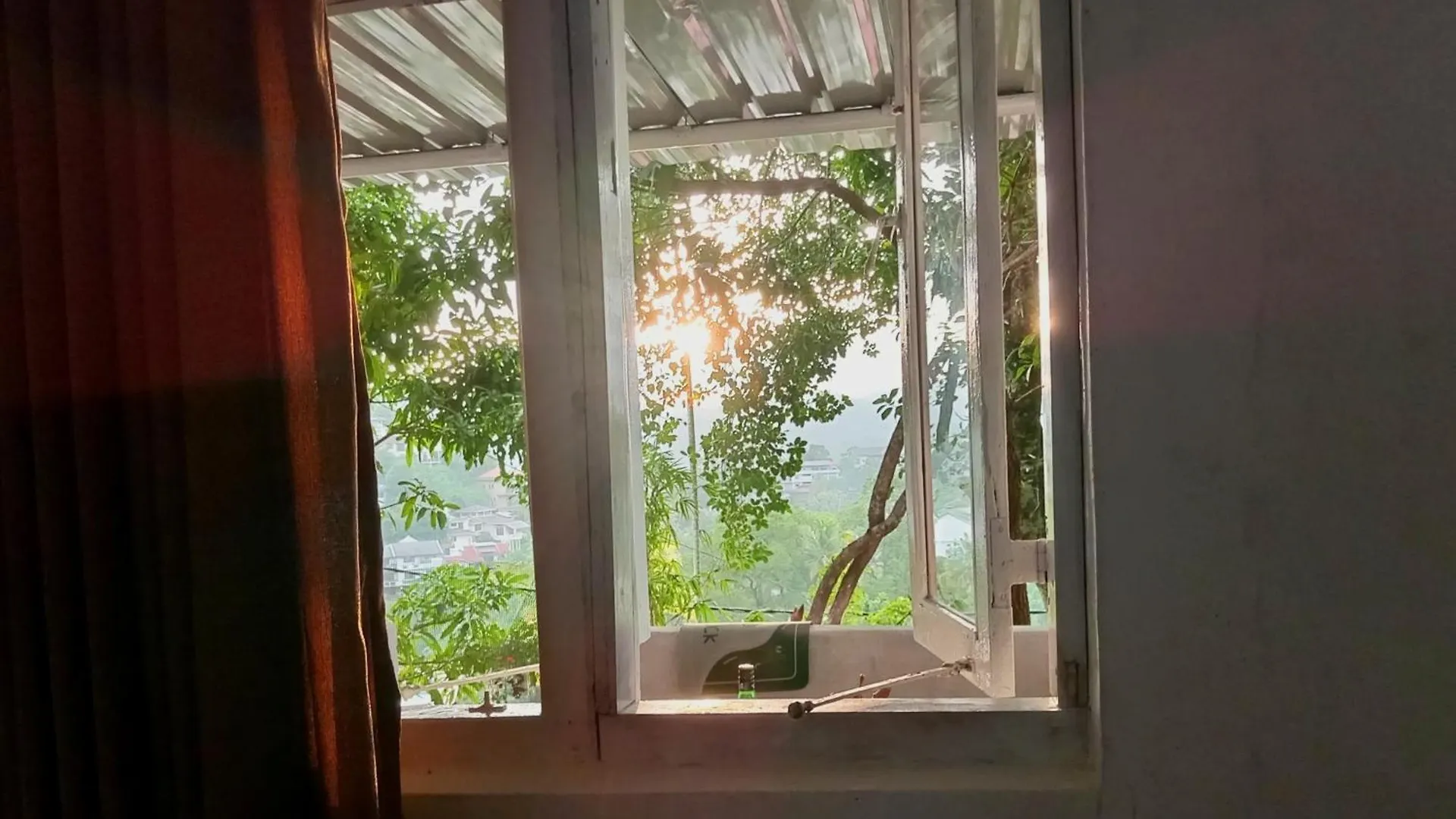 Fly Infinity - Home Stay Kandy 0*,