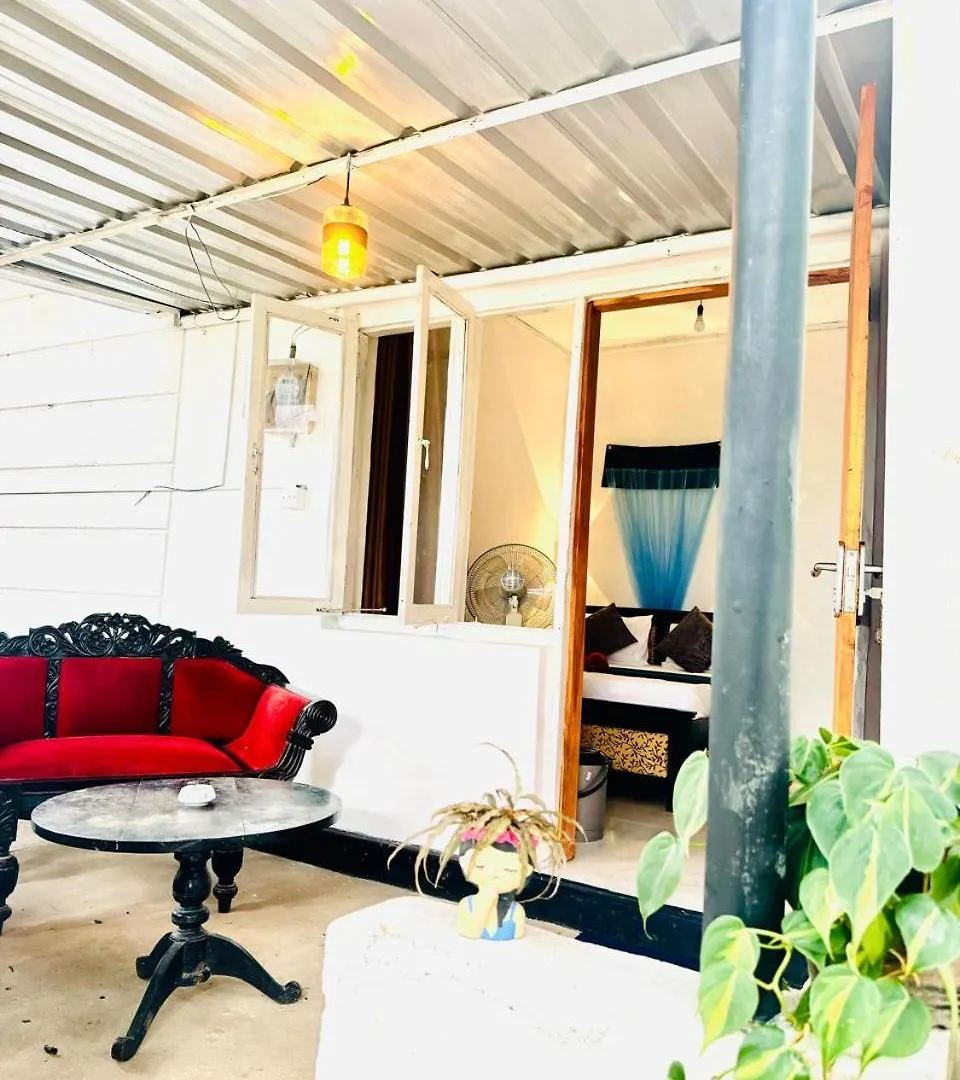 Fly Infinity - Home Stay Kandy 0*,